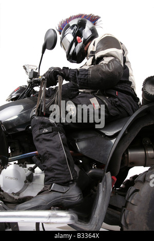 Quod biker avec casque et véhicule Banque D'Images