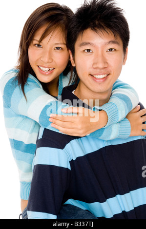 Un jeune couple asiatique d'amour Banque D'Images