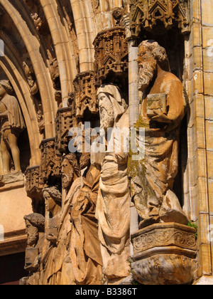 Espagne, Costa Brava, Castello d'Empuries, église, entrée principale, gothique, détail, apôtre des statues Banque D'Images