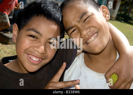 Enfants sur Atiu Îles Cook Banque D'Images