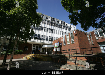 Ville de Wakefield, Angleterre. Entrée principale du Collège de Wakefield et de la formation professionnelle au Centre de la rue du bois. Banque D'Images