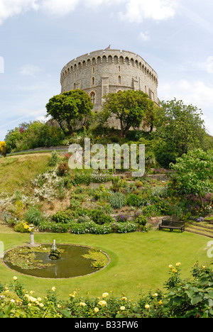 La tour ronde et de jardins, le château de Windsor, Berkshire Banque D'Images