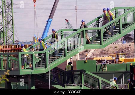 UK TRAVAILLEURS SUR LE SITE DU FUTUR STADE OLYMPIQUE PRÈS DE STRATFORD dans l'Est de Londres Angleterre Photo Julio Etchart Banque D'Images