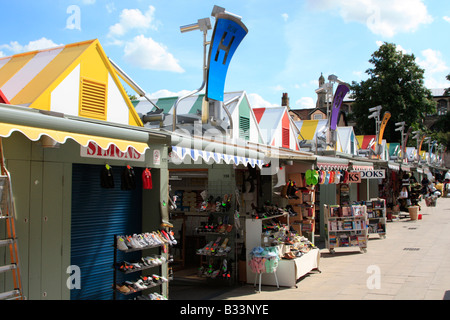 Marché coloré tentes centre-ville de Norwich norfolk East Anglia angleterre uk go Banque D'Images