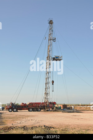 Bassin Permien Texas oil drilling rig moderne au sud de Midland Banque D'Images