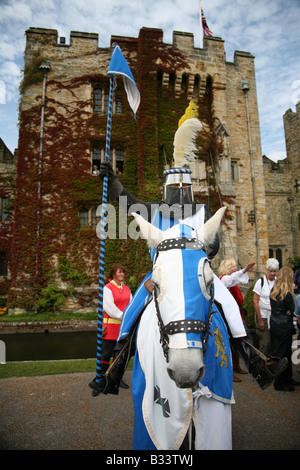 Chevalier à Hever Castle Kent en Angleterre lors d'un tournoi de joutes Banque D'Images