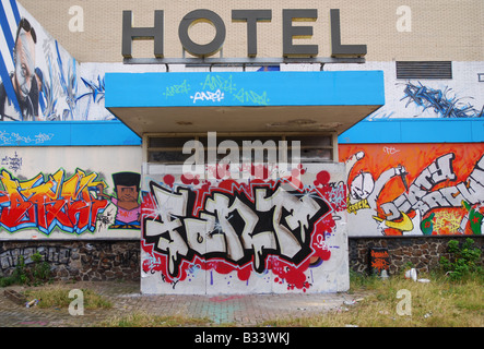 Couvert de graffitis mur abandonnés Britannia Hôtel Vlissingen Zeeland Pays-Bas Banque D'Images