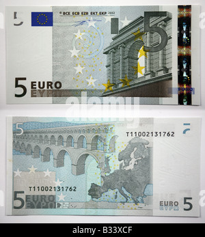 Cinq Euro Bank Note acceptée dans la plupart des pays européens Banque D'Images
