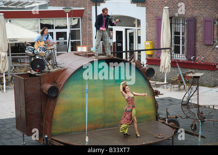 Circ Panic street theatre Festival à Onderstroom Vlissingen Pays-Bas Banque D'Images