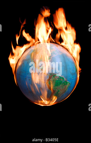 Globe on fire illustrant le réchauffement climatique Banque D'Images
