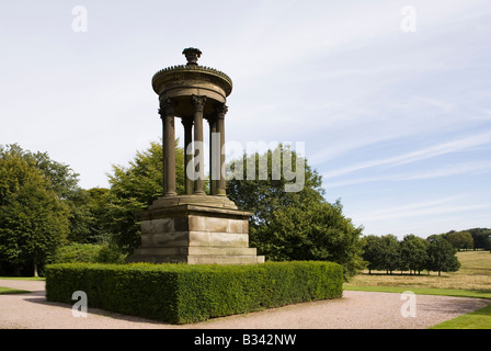 Cheshire UK Tatton Knutsford Jardins vaste hall à pied le Choragic Monument Banque D'Images