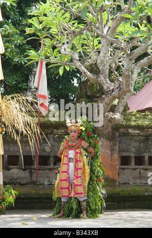 Dans Batubulan (Bali - Indonésie), le Prince de la danse de Barong. Dans Batubulan (Bali-Indonésie), le Prince de la danse Barong. Banque D'Images