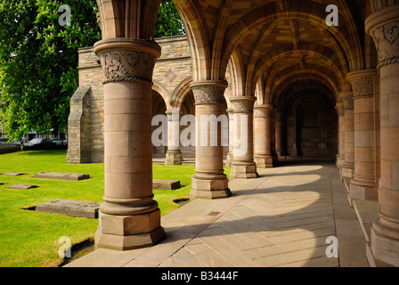 Cloître à Memorial 8e Duc de Roxburghe plus moderne (1933) à l'abbaye de Kelso, Scottish Borders UK Banque D'Images