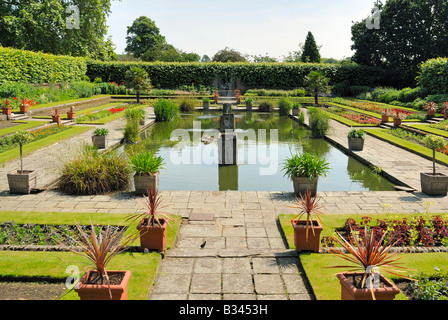 Jardin en contrebas, Les Jardins de Kensington, Kensington Palace, Londres Banque D'Images