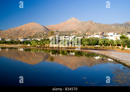 Mont oxa et salines vénitiennes elounda lasithi Aghios Nikolaos Crète Grèce Banque D'Images