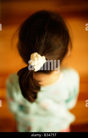 Queue de hairstyle petite fille âgée de cinq ans Banque D'Images