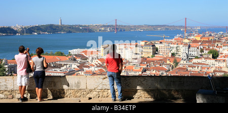 Vue panoramique sur la ville depuis le Castelo, Lisbonne, Portugal Banque D'Images