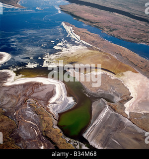 Kenya, district de Kajiado, Shompole. Une section de l'Uaso Nyiru delta à l'air. Cette rivière d'eau douce s'écoule dans le sud du Kenya et entre dans l'extrémité nord du lac Natron seulement à devenir dans l'alcaline chaleur intense de ce bassin fermé, le lac de la vallée du Rift. Banque D'Images