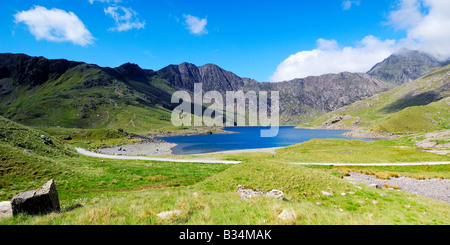 À l'échelle Llyn Llydaw mineurs à côté de la piste vers le sommet du Mont Snowdon dans le Nord du Pays de Galles Banque D'Images