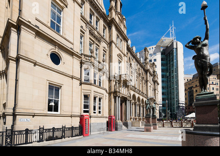 L'ancien bureau de poste contenant le Restaurant Bar et Grill, City Square, Leeds, West Yorkshire, Angleterre Banque D'Images