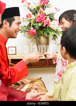 Au cours de la famille Malay le Hari Raya Banque D'Images