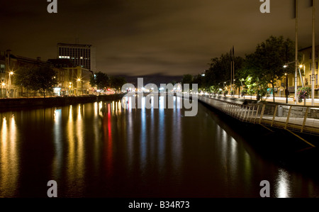 De l'eau élevé sur la rivière Liffey, Dublin Irlande Banque D'Images