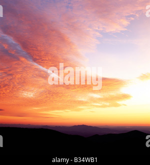 Lever du soleil Ciel de Blue Ridge Mountains sur le Blue Ridge Parkway (sud des Appalaches), Virginia, USA Banque D'Images