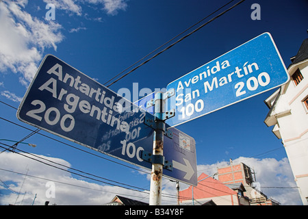La signalisation routière à Ushuaia, le southermnost ville du monde en Patagonie, Argentine. Banque D'Images
