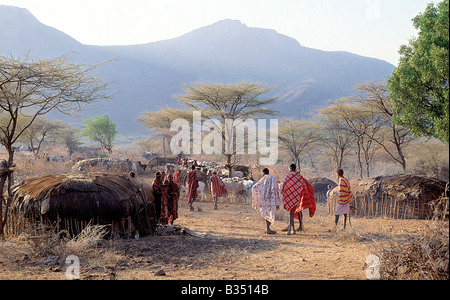 Le Kenya, l'Horr, Kurungu. Une manyatta, Samburu ou homestead, tôt le matin. Banque D'Images