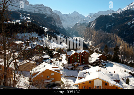 Chalets de Wengen Wengen jusqu'à la vallée de Lauterbrunnen, Suisse Banque D'Images