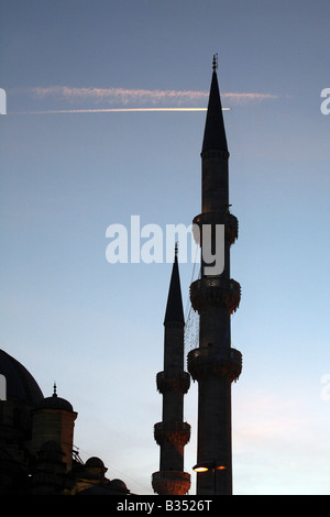 Minaret à Istanbul, Turquie Banque D'Images