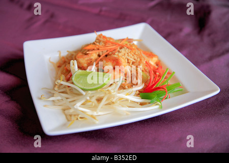 Plat de nourriture thaï Pad Thaï Langoustines starter repas dans le cadre d'un restaurant Cuisine orientale Banque D'Images