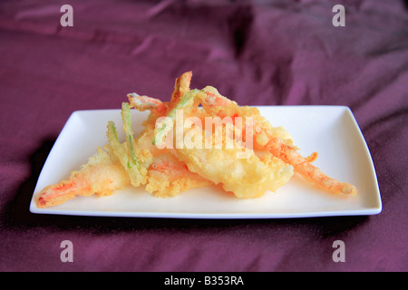 Plat de nourriture thaïe, crevettes frites repas de démarrage dans le cadre d'un restaurant Cuisine orientale Banque D'Images