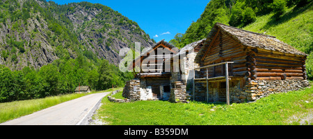 Maison traditionnel en pierre et bois - Lavizzara, Locarno, Tessin, Suisse Banque D'Images