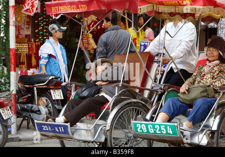 Pedicaps dans la vieille ville de Hanoi, Vietnam Banque D'Images