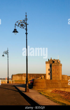 Le château de Broughty Ferry, Ecosse, prises en lumière du soir. Banque D'Images