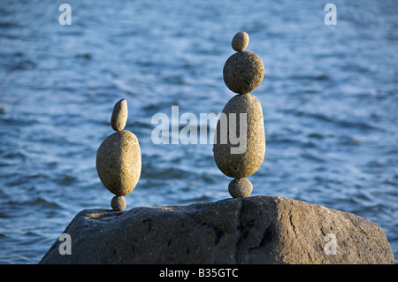 L'équilibre des rochers près de la plage de la baie English, Vancouver, British Columbia, Canada Banque D'Images