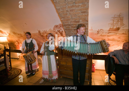 Musiciens folk dans Zemaiciai Restaurant à Vilnius Lituanie Banque D'Images