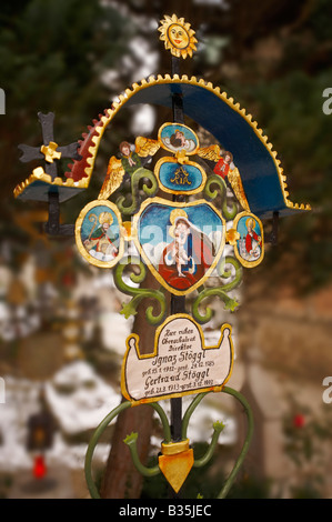 Cimetière St Pierre . Décorées de pierres tombales. Salzburg Autriche Banque D'Images