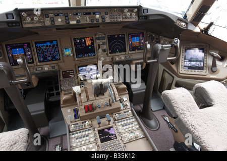 Cockpit Boeing 777-300ER d'Air India Farnborough Air Show 2008 Banque D'Images