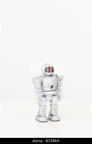 Toy robot walking, blurred motion Banque D'Images