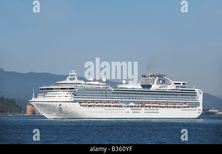 Diamond Princess Cruise dans l'Inlet Burrard, Vancouver, British Columbia, Canada Banque D'Images