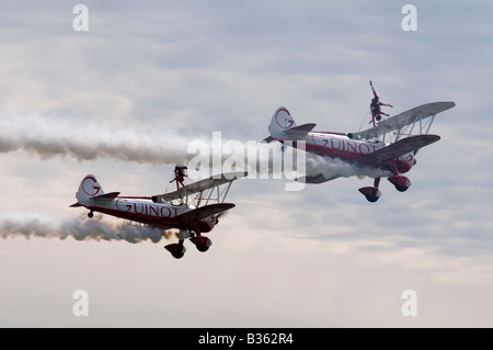 Royaume-uni, Angleterre, le 16 août. 2008 L'équipe Guinot wingwalkers à 21-07-2013, l'Airshow annuel, à Eastbourne. Banque D'Images