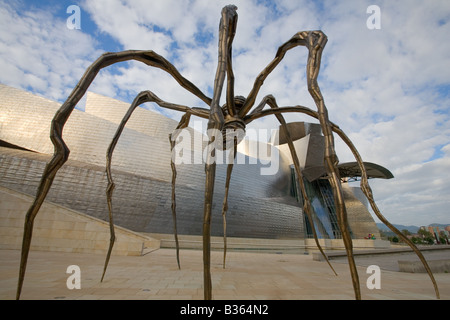 Sculpture araignée appelée maman de Louise Bourgeois en face du Museum Museo Guggenheim à Bilbao Pays Basque Espagne Banque D'Images