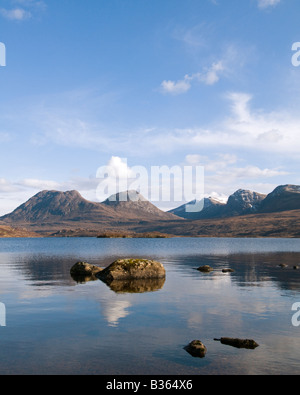 Beinn un Eoin et Ben plus de Coigach Loch mauvais un Ghaill, Sutherland, NW de l'Écosse. Banque D'Images