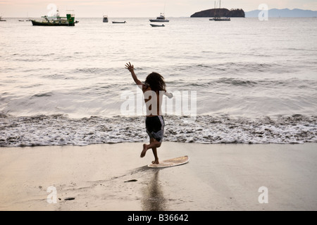 La poudre de l'embarquement au Coco beach à Guanacaste, Costa Rica. Banque D'Images