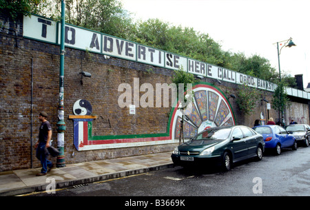 Par stencil graffiti Banksy est de Londres. Banque D'Images