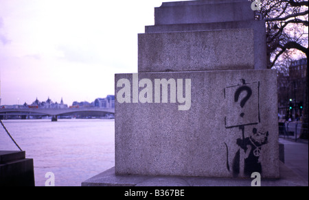 Par l'artiste graffiti Banksy rat dans le lit du fleuve de la Tamise Banque D'Images