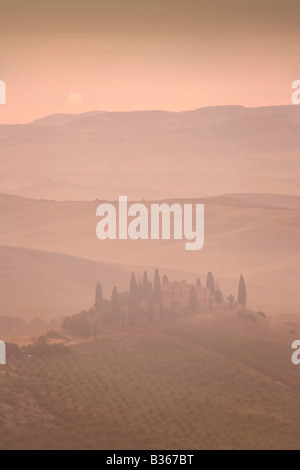 Belvedere lever du soleil à San Quirico d'Orcia en Toscane en Italie Banque D'Images