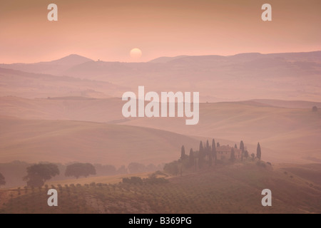 Belvedere lever du soleil à San Quirico d'Orcia en Toscane en Italie Banque D'Images